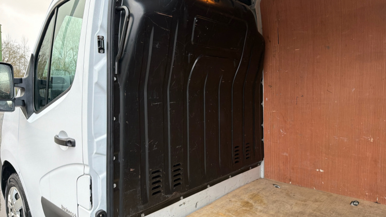 Renault Master Lwb Diesel Fwd LM35dCi 135 Business+ Medium Roof Van